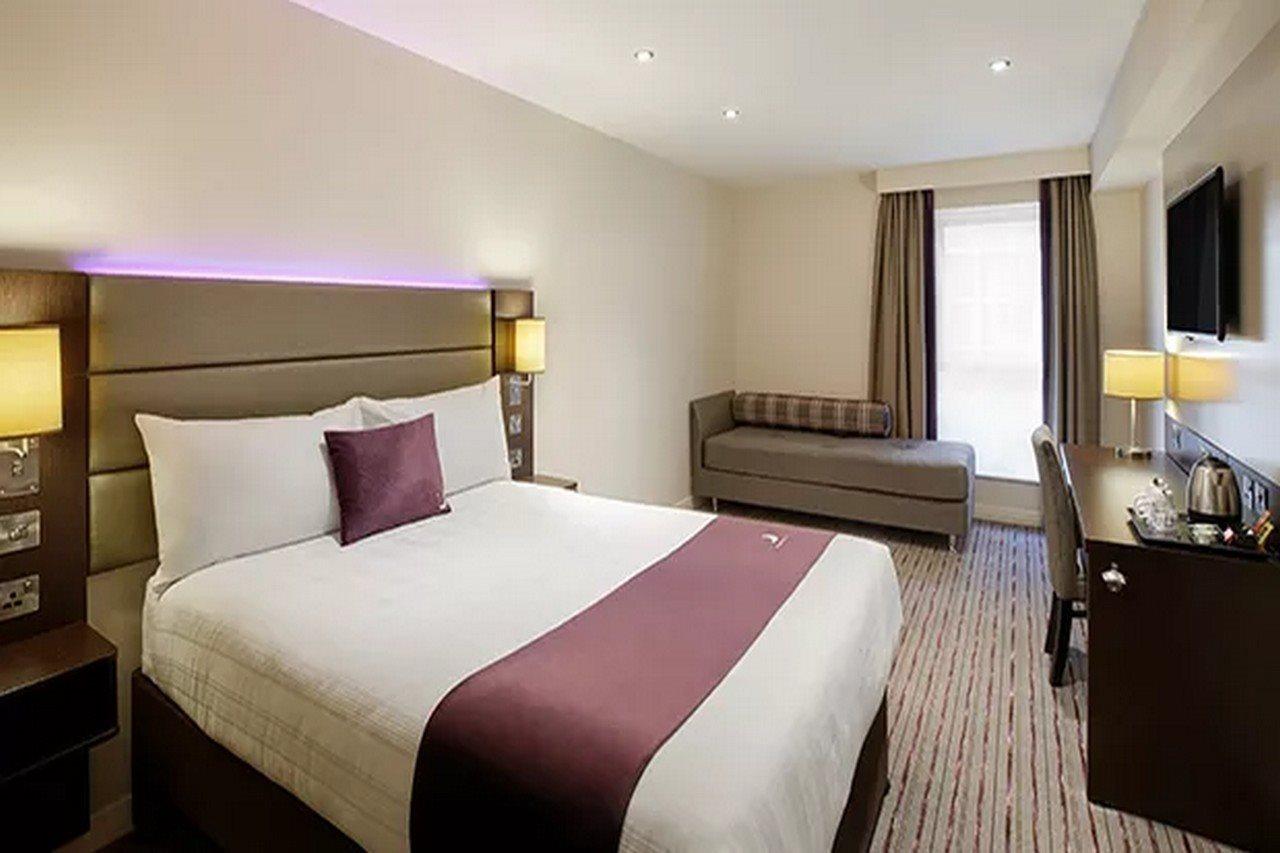Premier Inn Epsom Central Extérieur photo