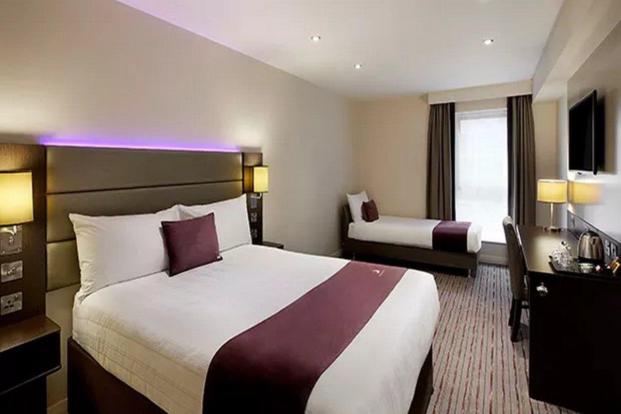 Premier Inn Epsom Central Extérieur photo