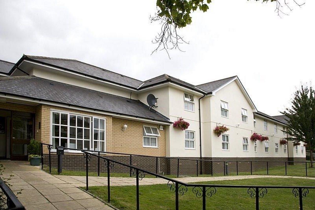 Premier Inn Epsom Central Extérieur photo
